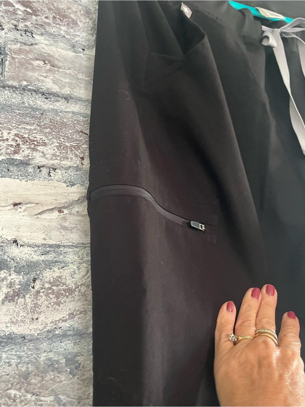 Figs Technical Collection Black Scrub Joggers zip pockets & Drawstring. Unisex - Picture 9 of 14